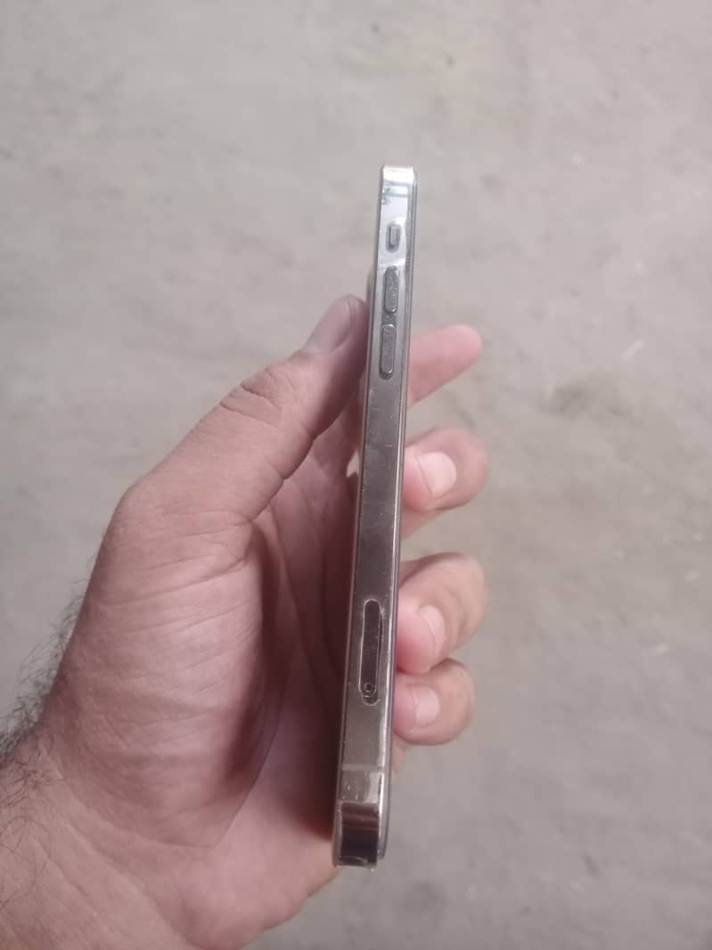 Apple iPhone 12 Pro 3