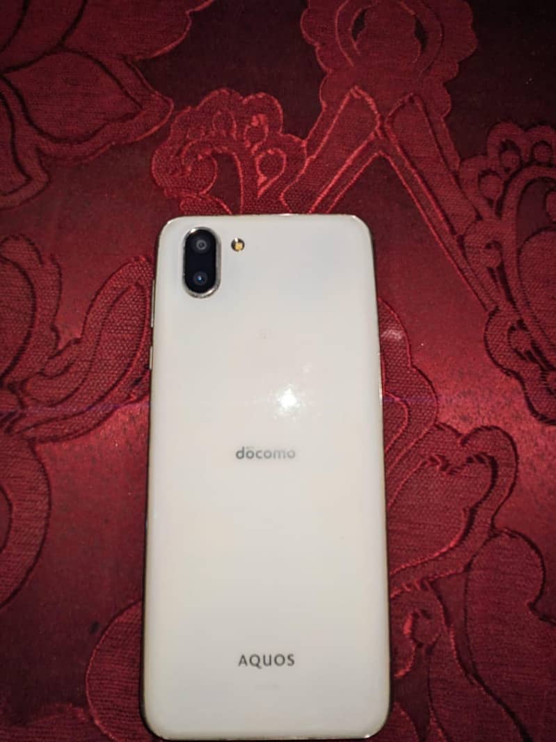 Sharp Aquos R2 0