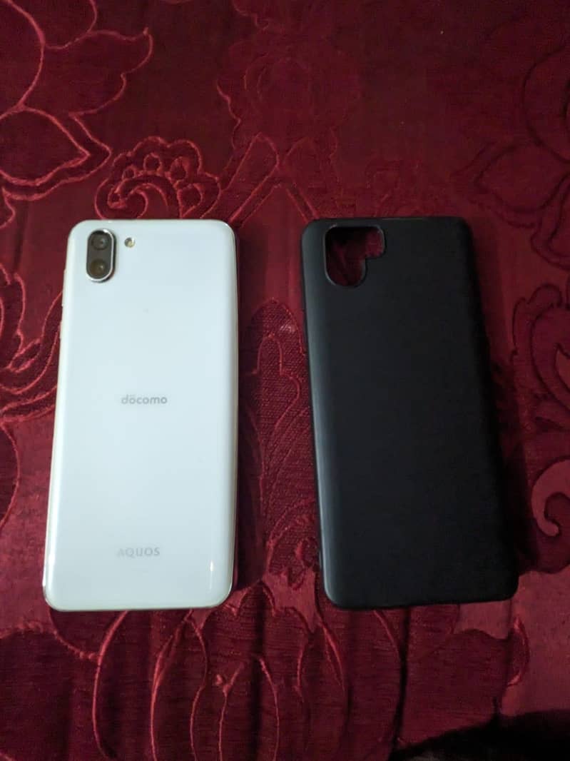 Sharp Aquos R2 1