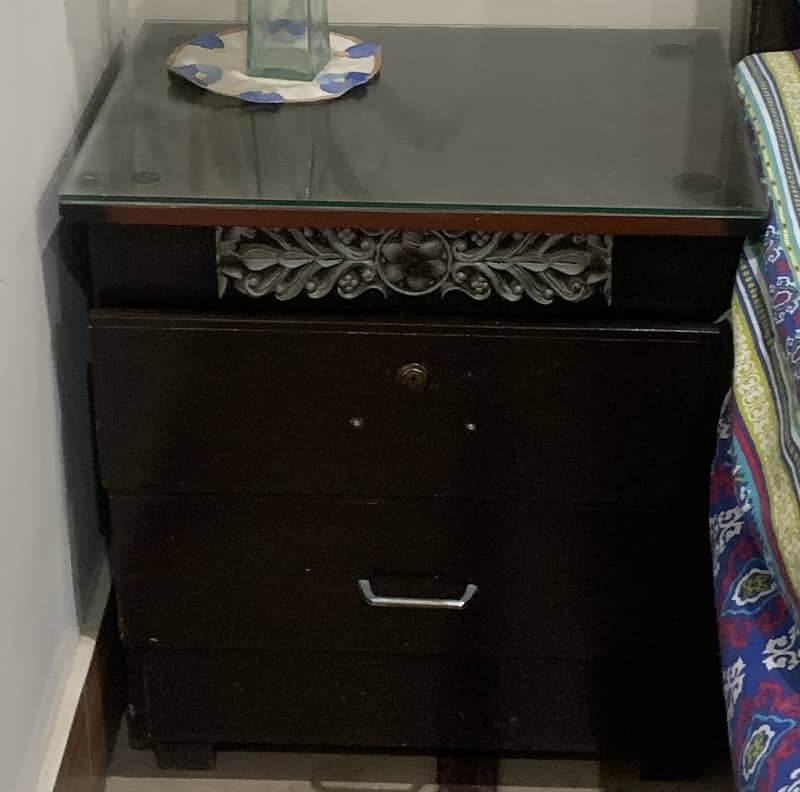 King Sized Bed with two side tables 2