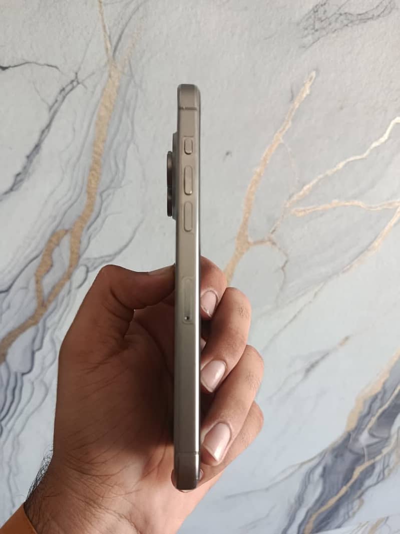 Apple iPhone 15 Pro Max 0