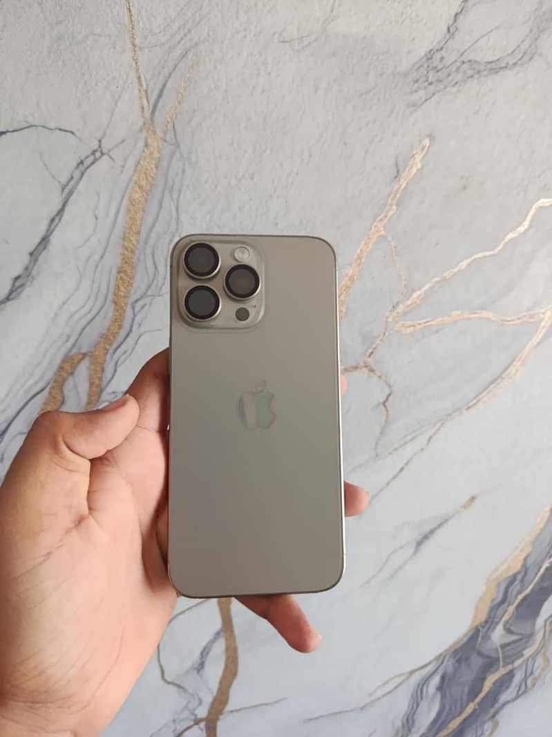 Apple iPhone 15 Pro Max 1