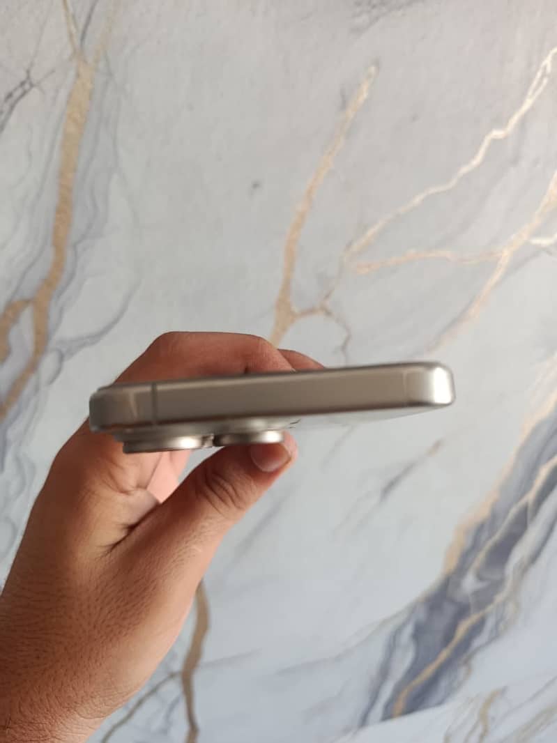 Apple iPhone 15 Pro Max 2