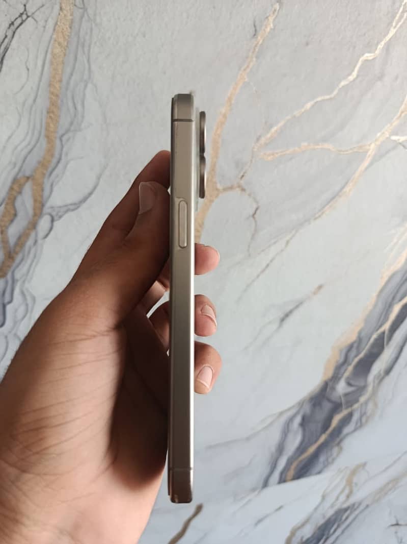 Apple iPhone 15 Pro Max 4