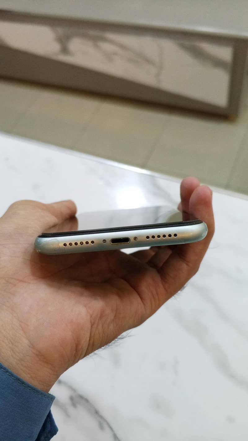 Apple iPhone 11 3