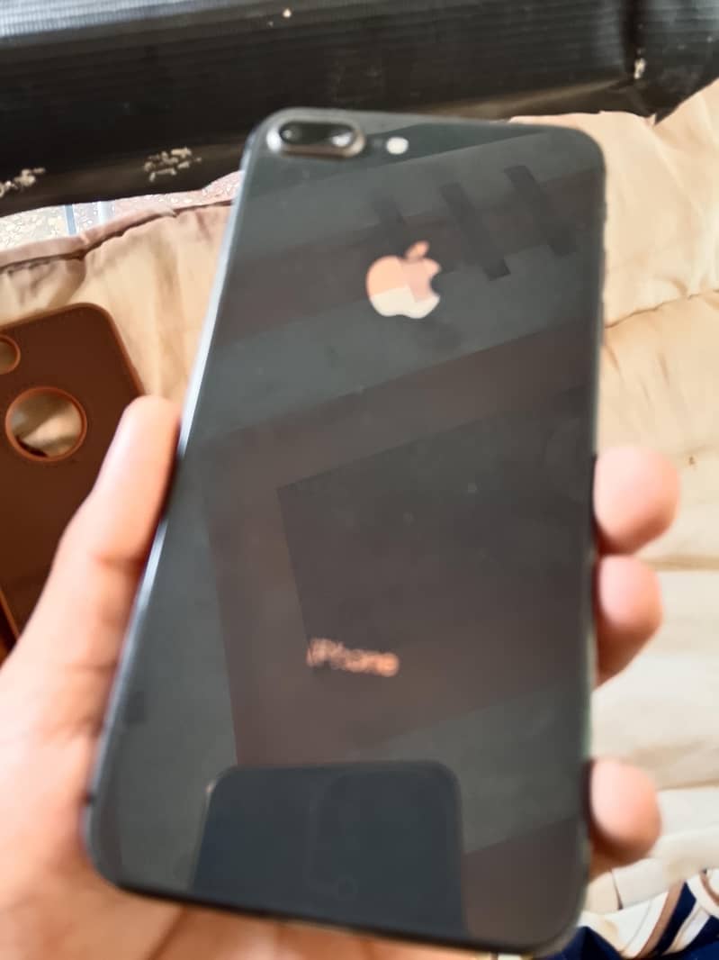 Apple iPhone 8 Plus 0