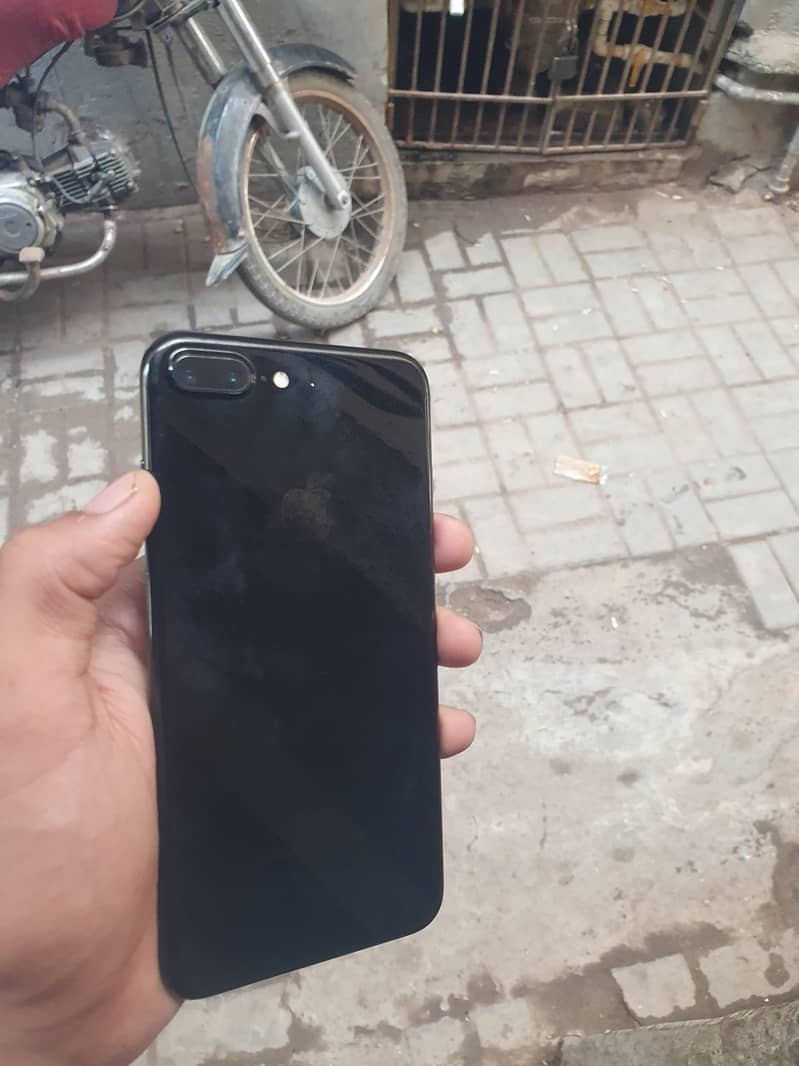 Apple iPhone 7 plus 1