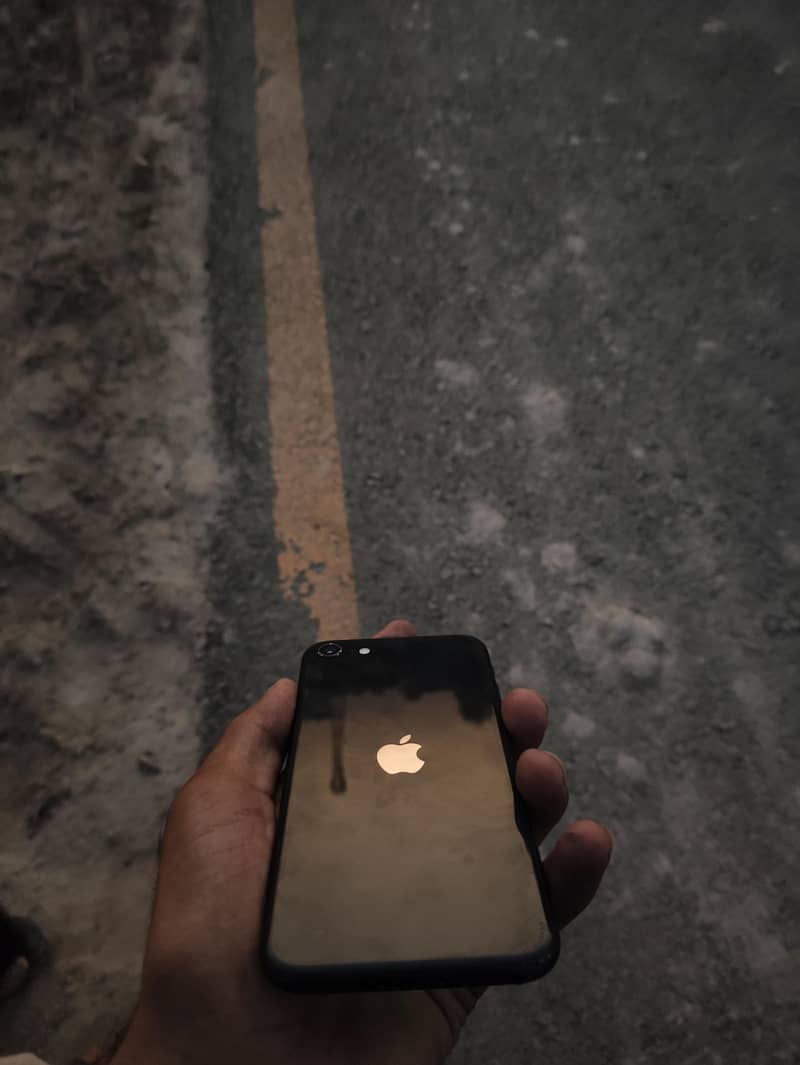 Apple iPhone SE 2 1