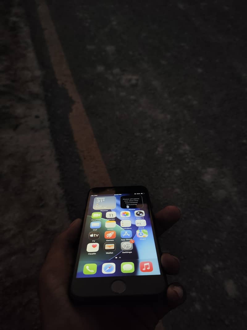 Apple iPhone SE 2 4