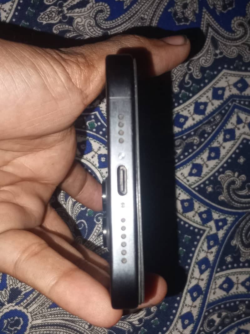 Apple iPhone 15 Pro Max 2