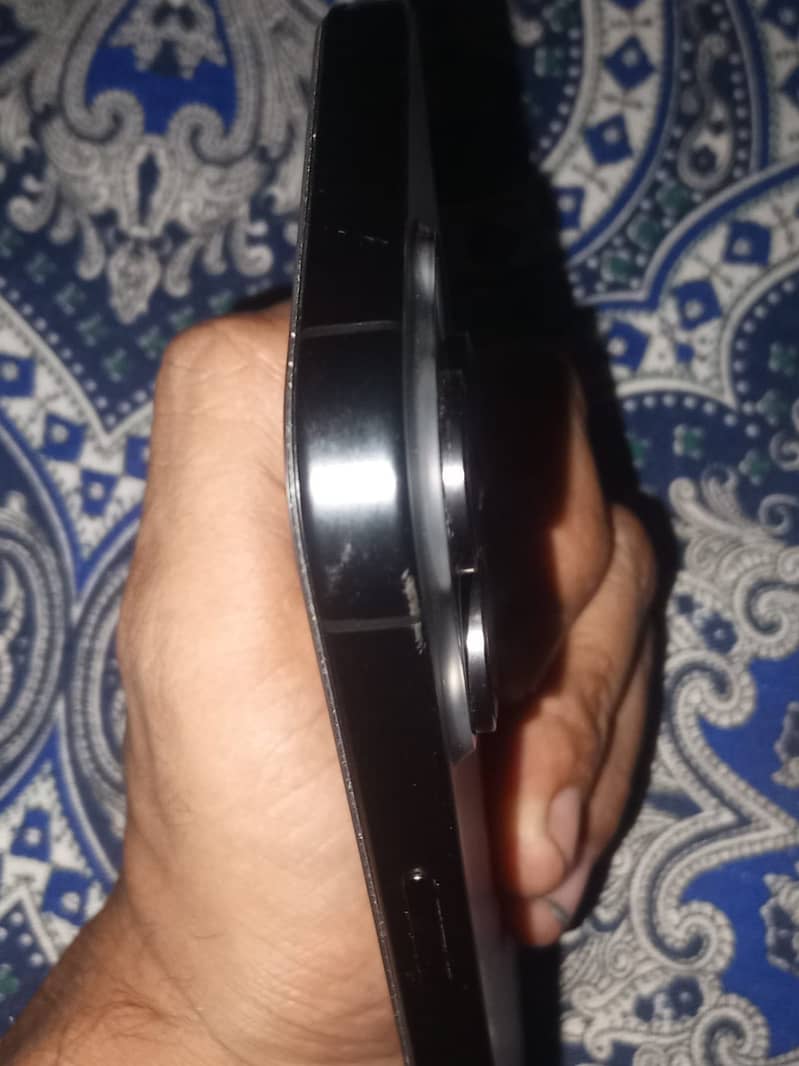 Apple iPhone 15 Pro Max 4
