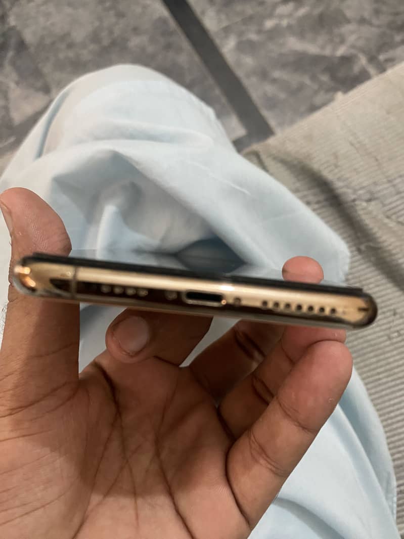 Apple iPhone 11 Pro Max 1