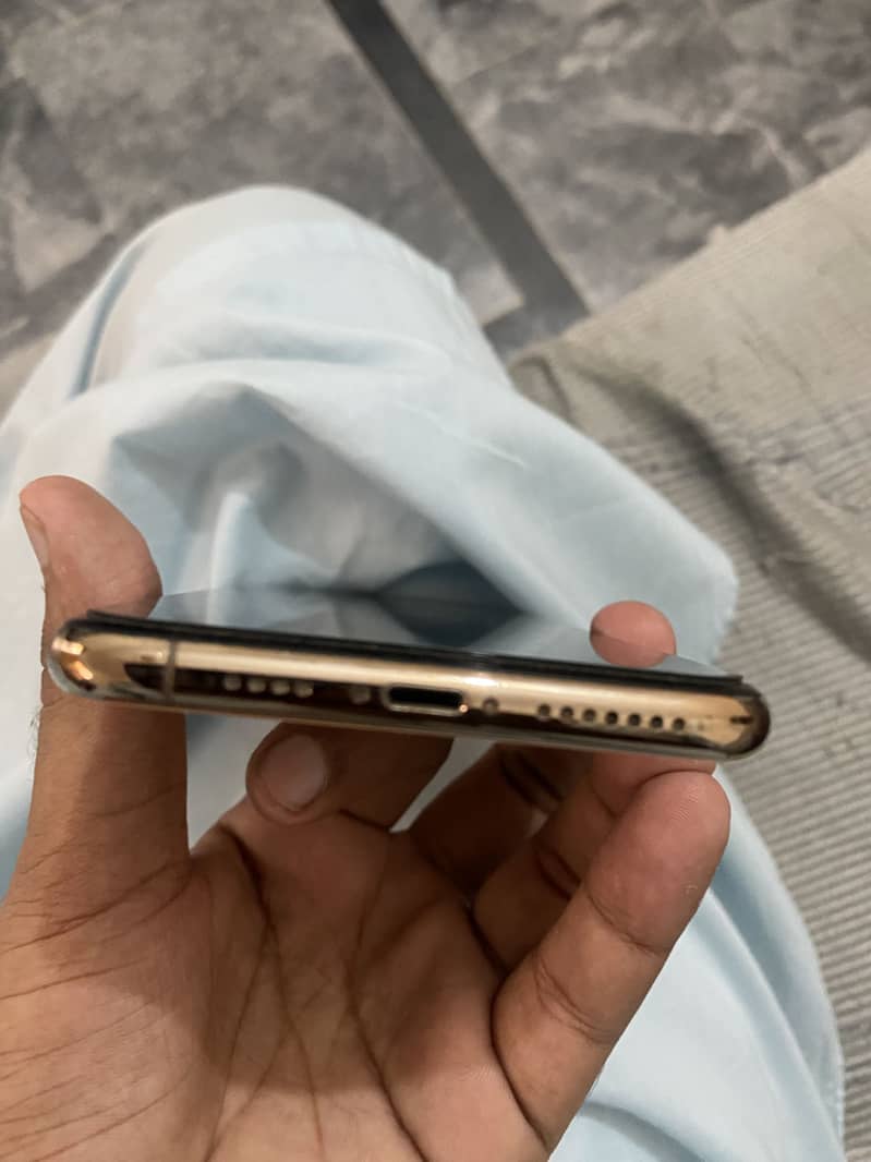 Apple iPhone 11 Pro Max 2