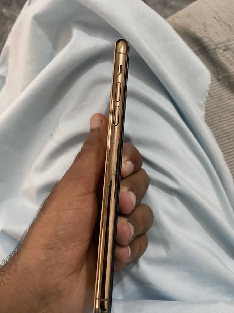 Apple iPhone 11 Pro Max 3
