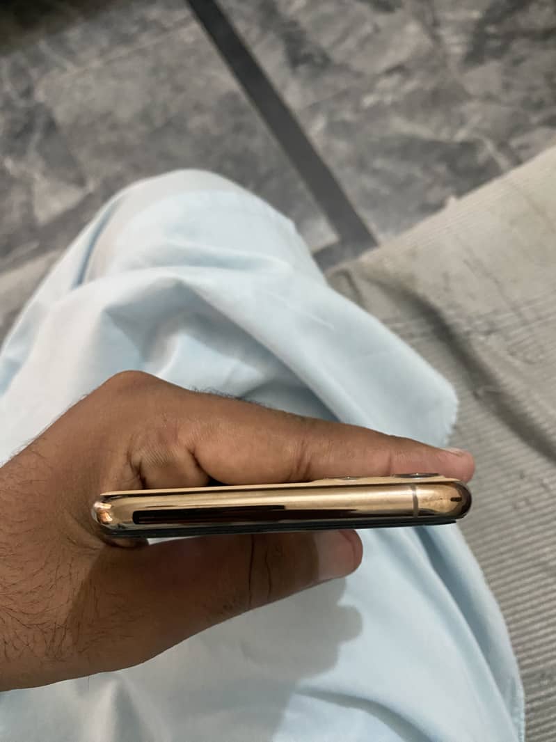 Apple iPhone 11 Pro Max 7