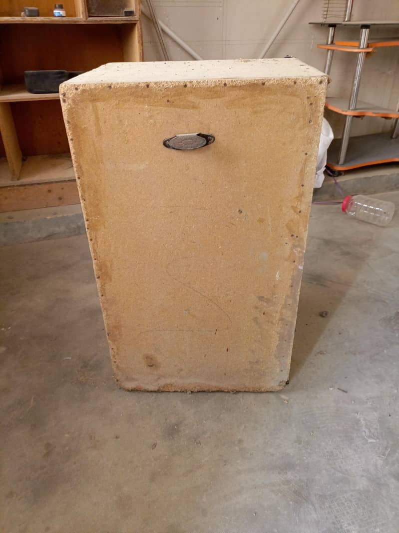 single speaker 1