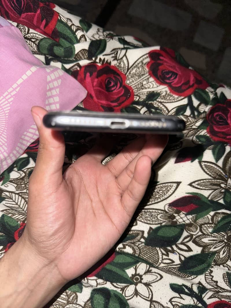 Apple iPhone 11 3