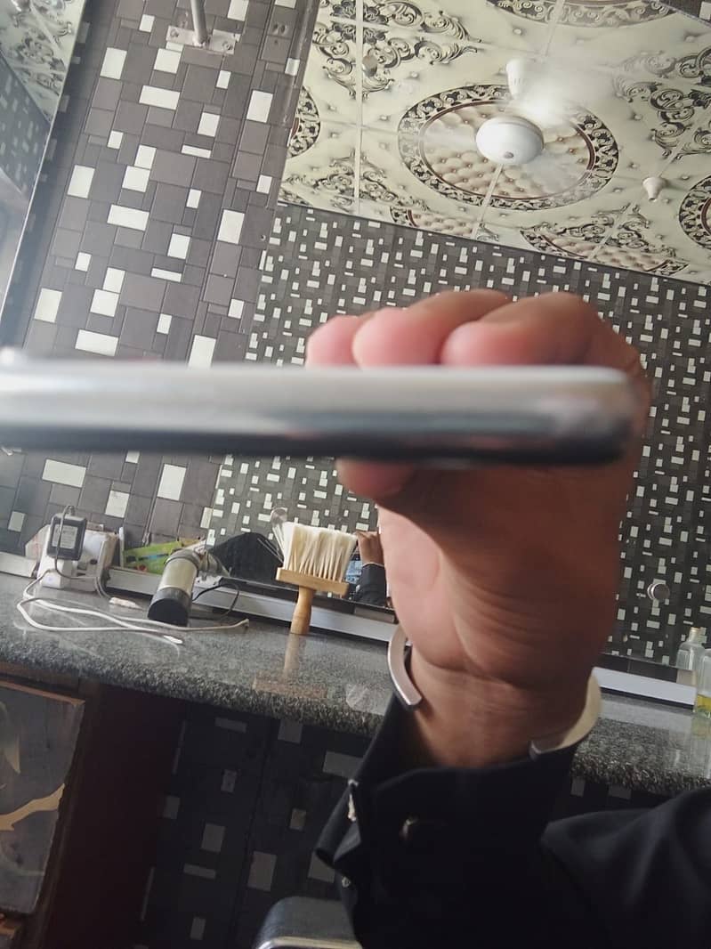 Apple iPhone X 4