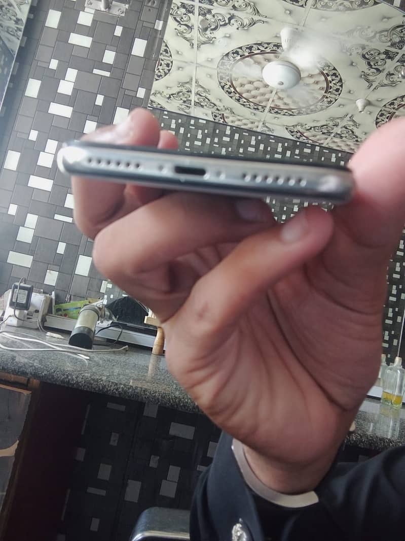 Apple iPhone X 5