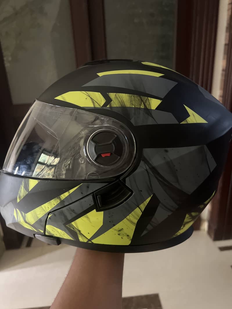 Dot vector helmet 1