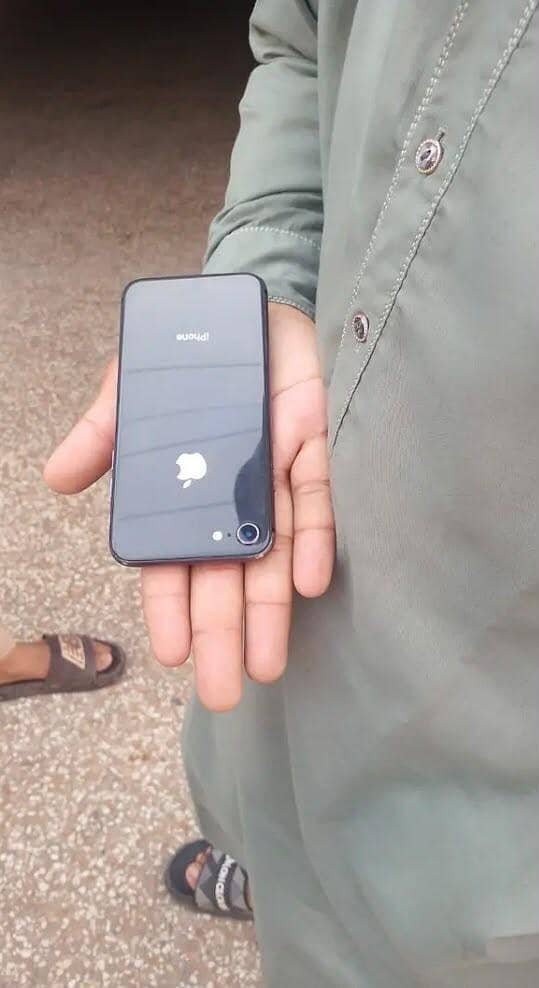 Apple iPhone 8 1