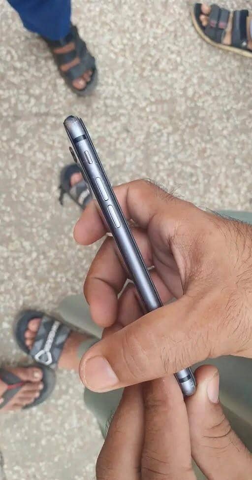 Apple iPhone 8 3