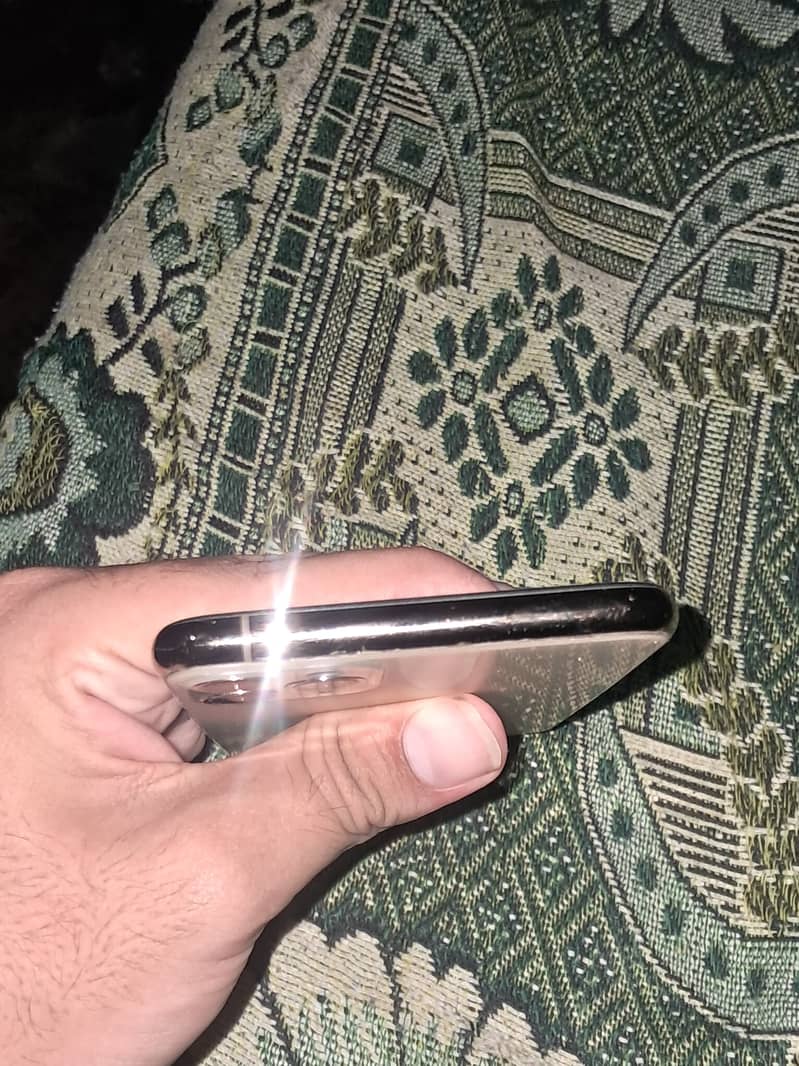 Apple iPhone 11 Pro Max 2