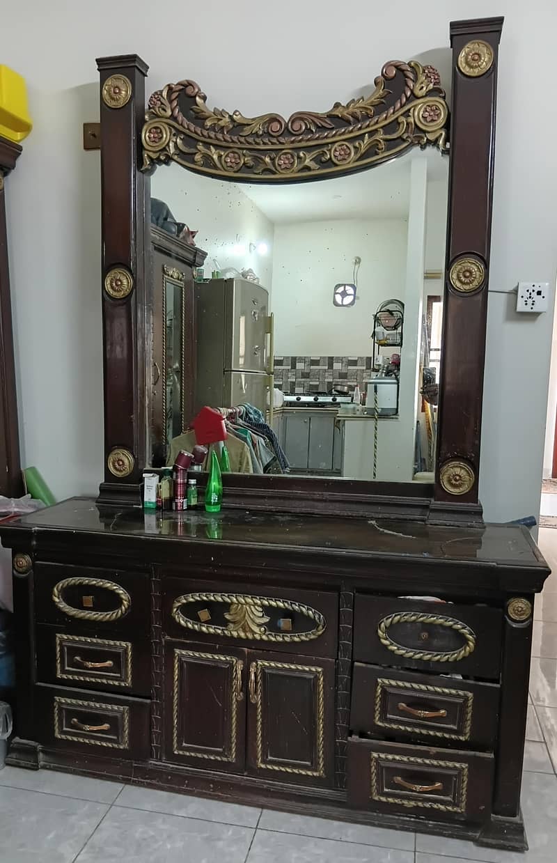 dressing table 0