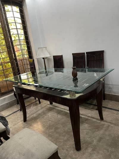 wodden dining table
