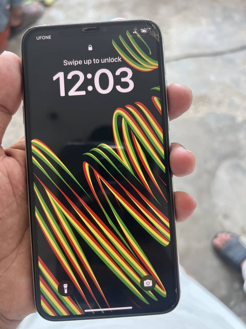Apple iPhone XS Max 5