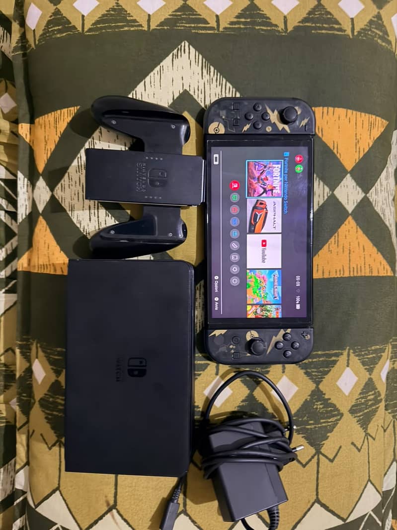 Nintendo Switch OLED Console – Excellent Condition 5