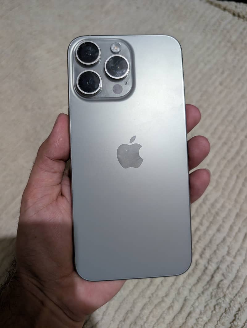 Apple iPhone 15 Pro Max 0