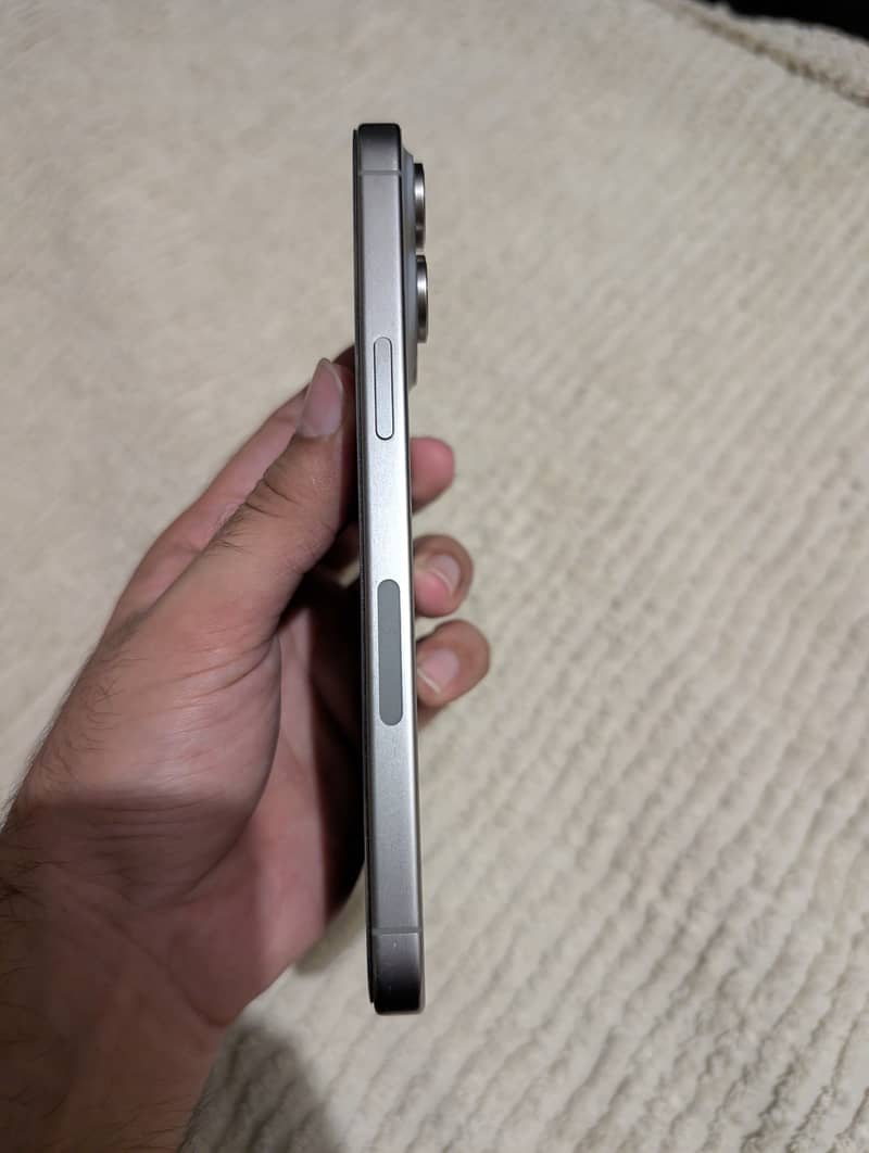 Apple iPhone 15 Pro Max 2