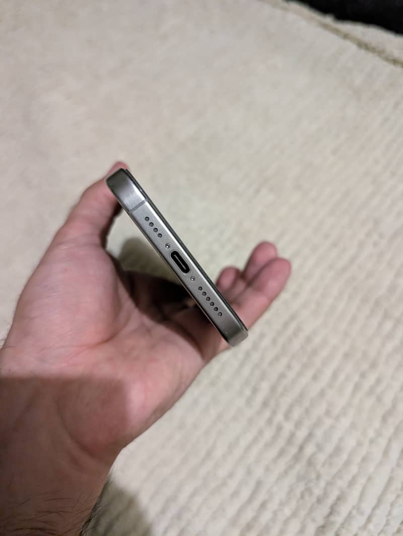 Apple iPhone 15 Pro Max 6