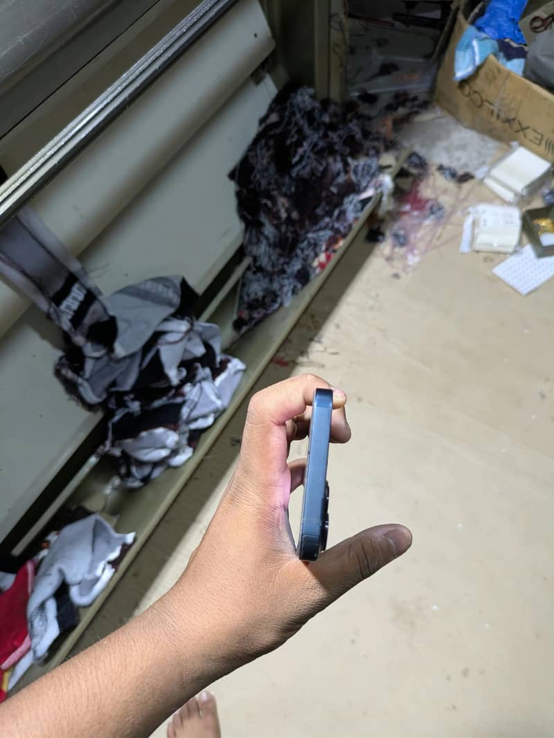 Apple iPhone 13 4