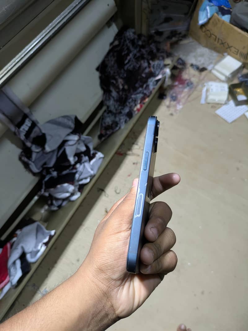 Apple iPhone 13 8