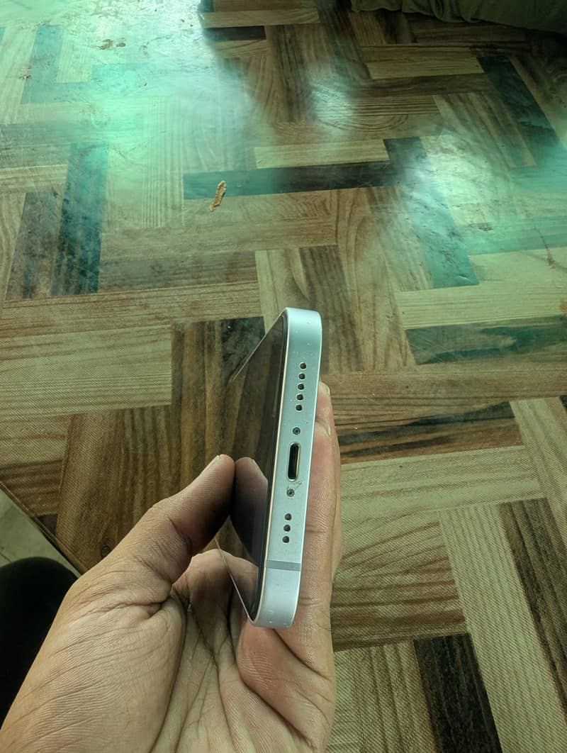 Apple iPhone 14 3