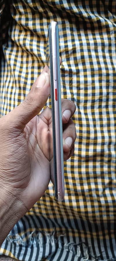 8/128 with box charger 10/9 0318/66--35,650