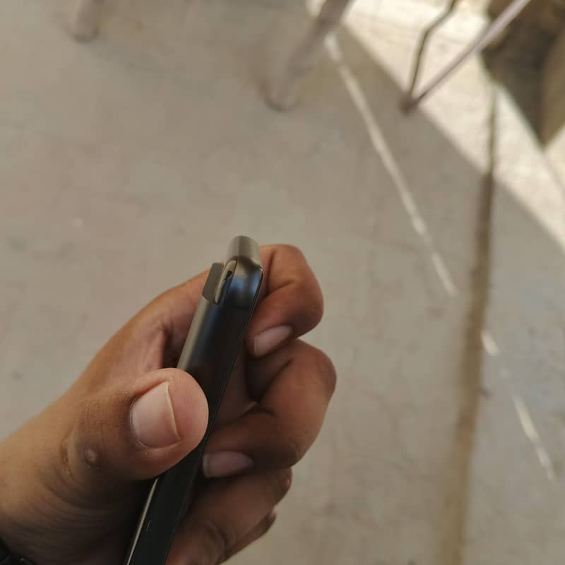 Google Pixel 8 4
