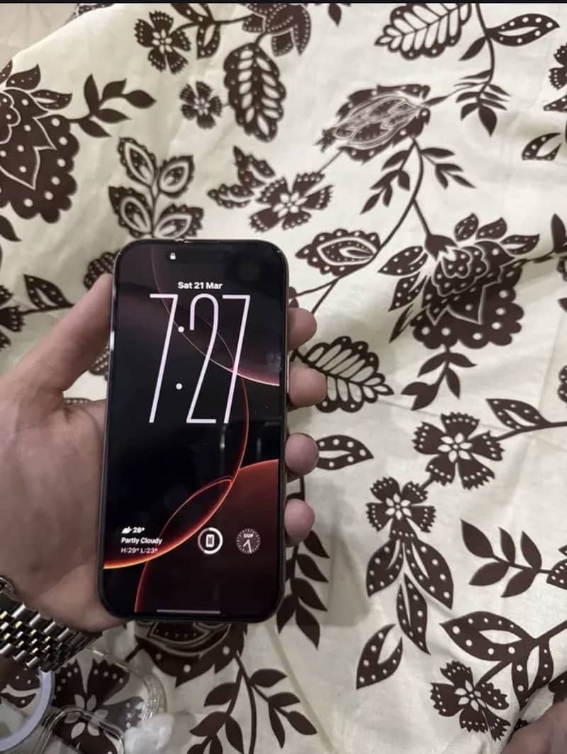 Apple iPhone 16 Pro 1