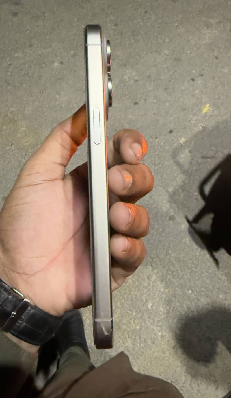 Apple iPhone 15 Pro Max 2