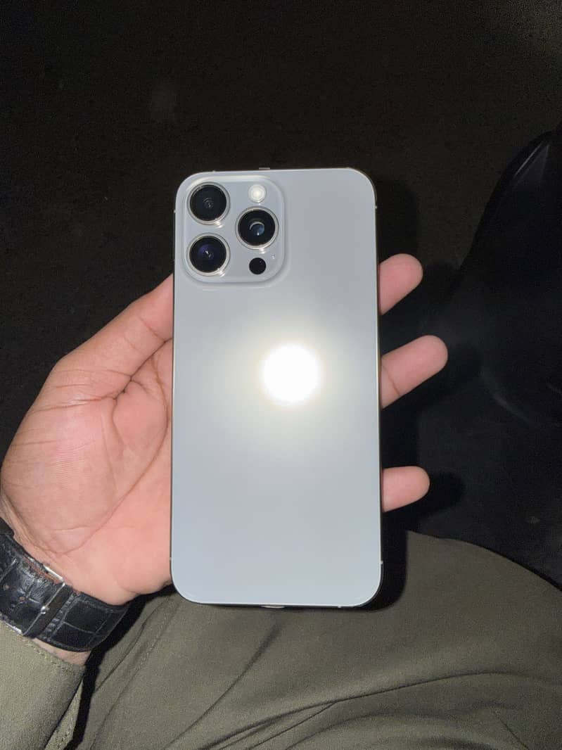 Apple iPhone 15 Pro Max 0