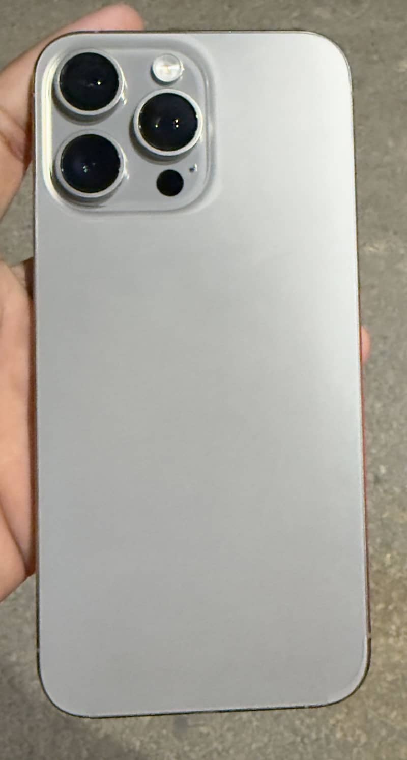 Apple iPhone 15 Pro Max 5