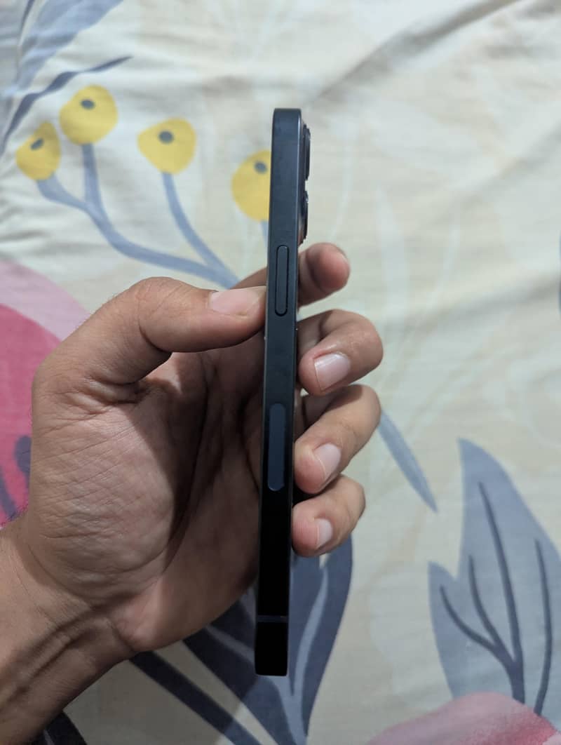 Apple iPhone 13 6