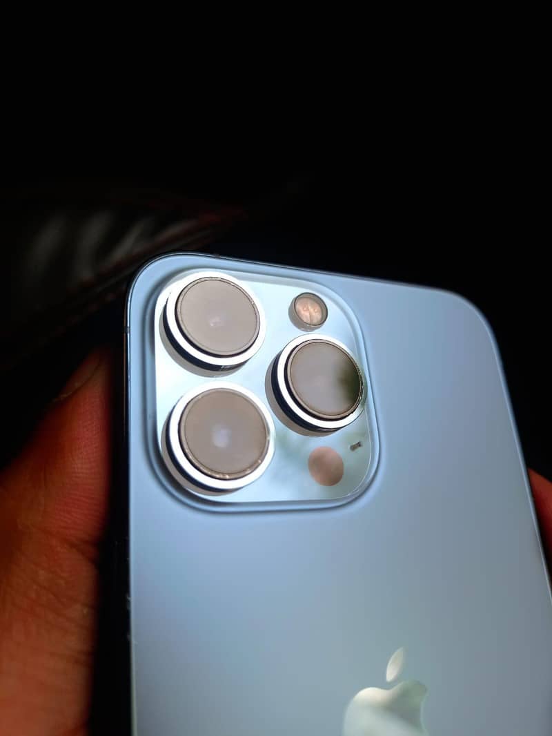Apple iPhone 13 Pro 2