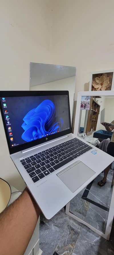 HP EliteBook 840 G5 - i5 8th Gen - 8/256 GB SSD