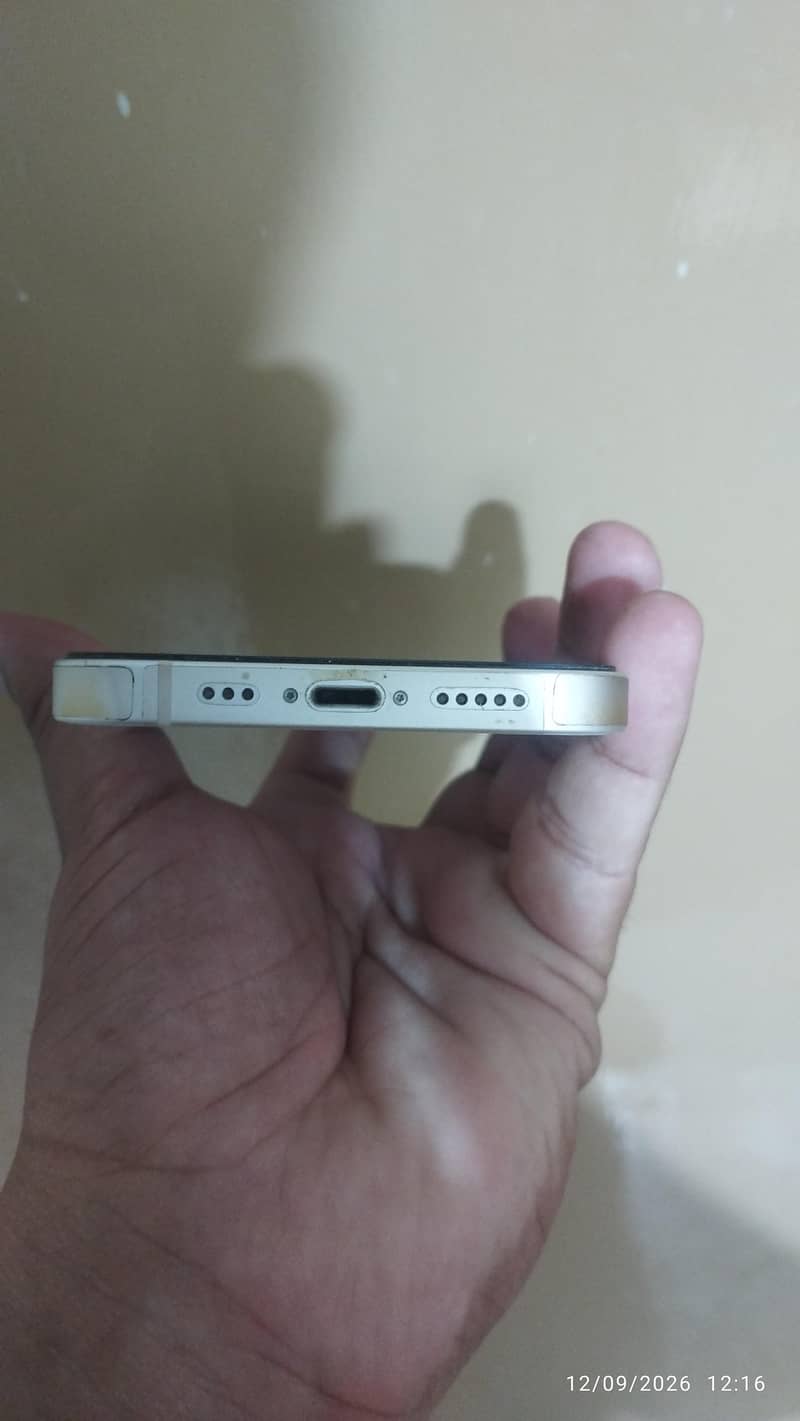 Apple iPhone 13 2