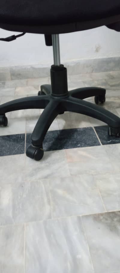 Comfortable Office Revolving Chair with MoltyFoam Back Support Cushio