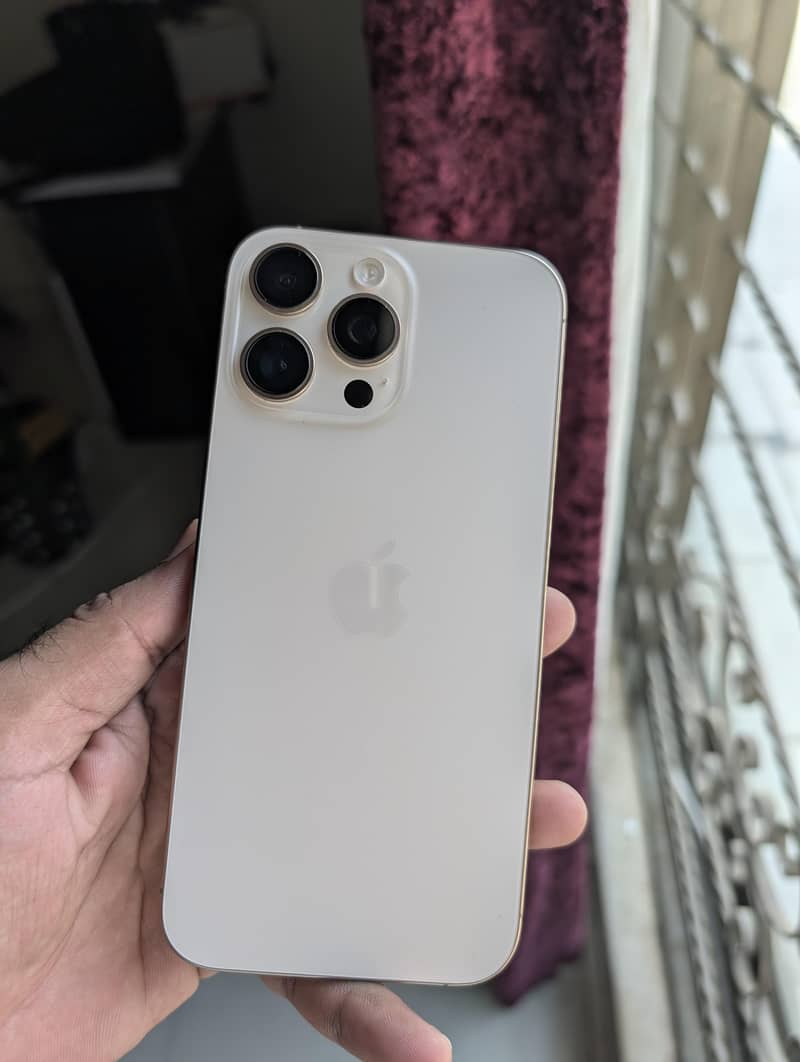 Apple iPhone 16 Pro Max 0