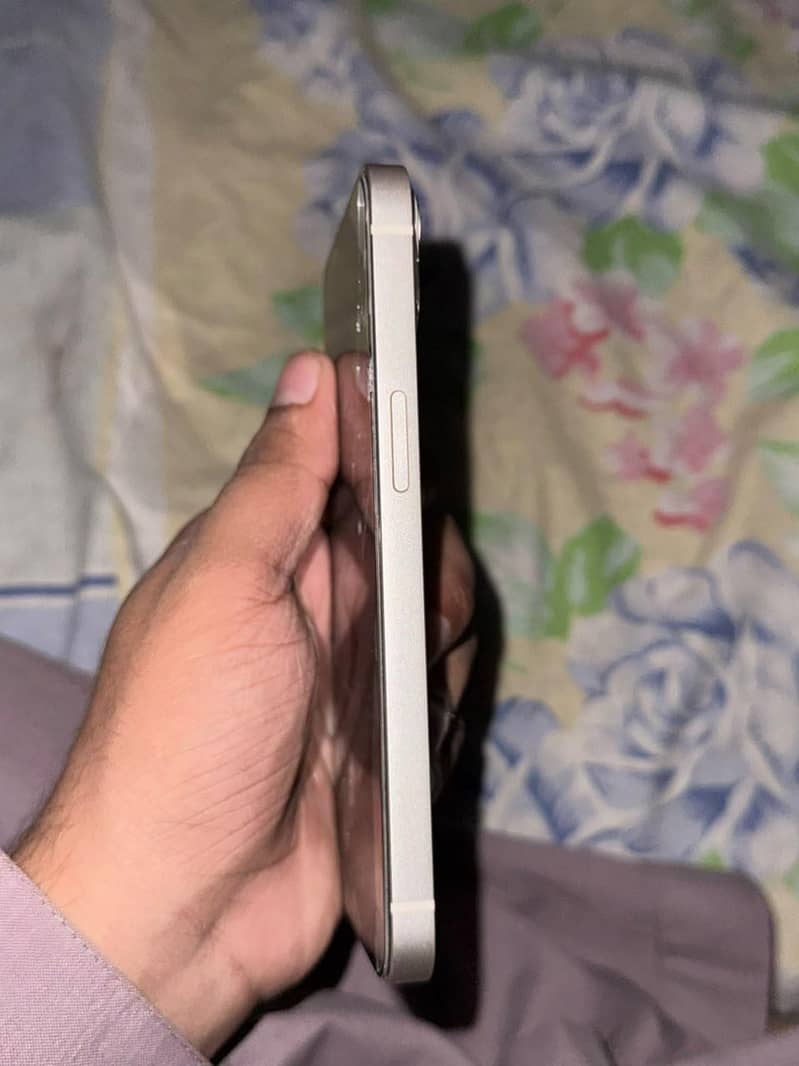 Apple iPhone 13 4